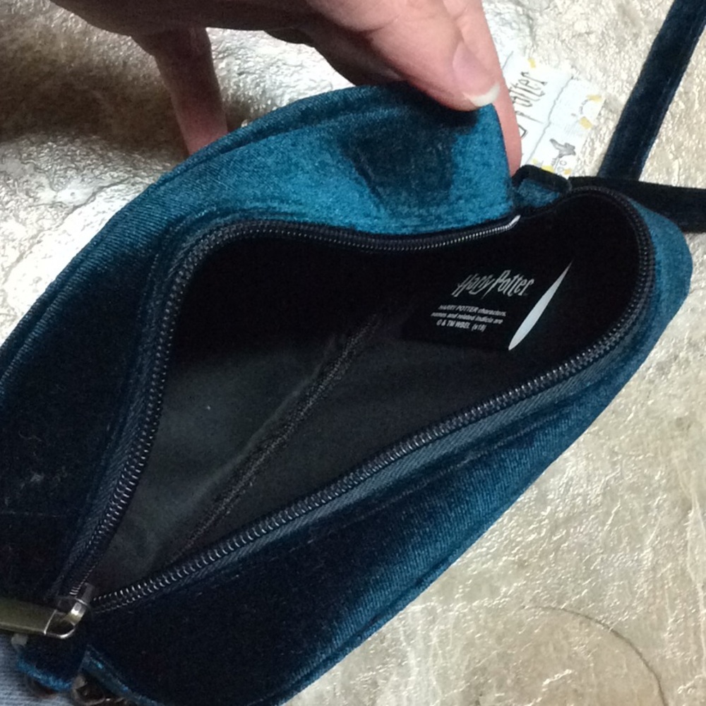 Harry Potter “I Solemnly Swear” green velour purse - Picture 4 of 7